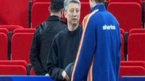 埃切维里告别家人，携女友加盟曼城一线队启程